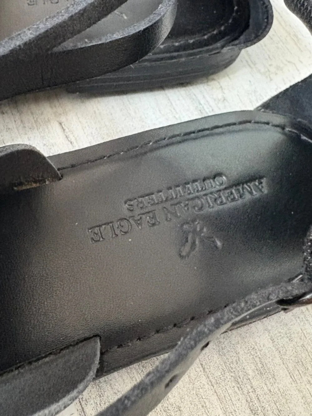 American Eagle Women's Size 8 Black Flat Sandals Ankle Strap Thong Faux Lthr